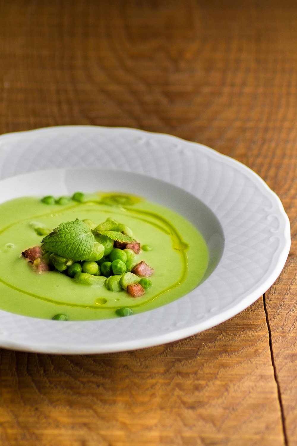 Creme de ervilhas, favas e papada de porco fumada